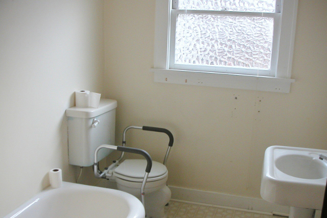 Before - Bathroom Remodel - Lawrence