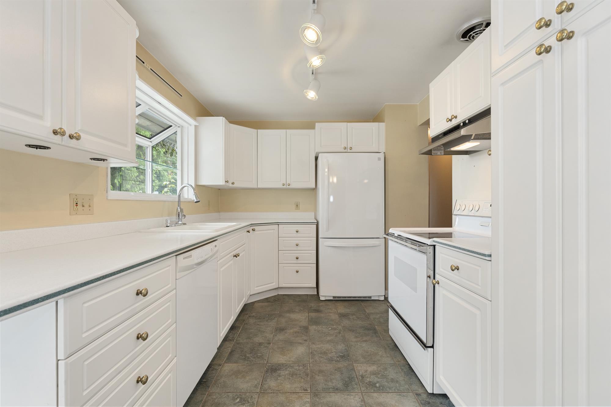 Newer appliances and Corian counters
