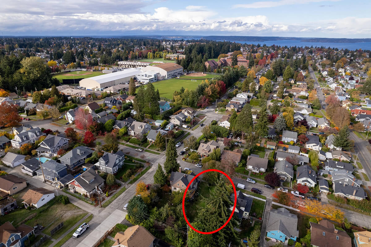 Location offers easy access to the University of Puget Sound