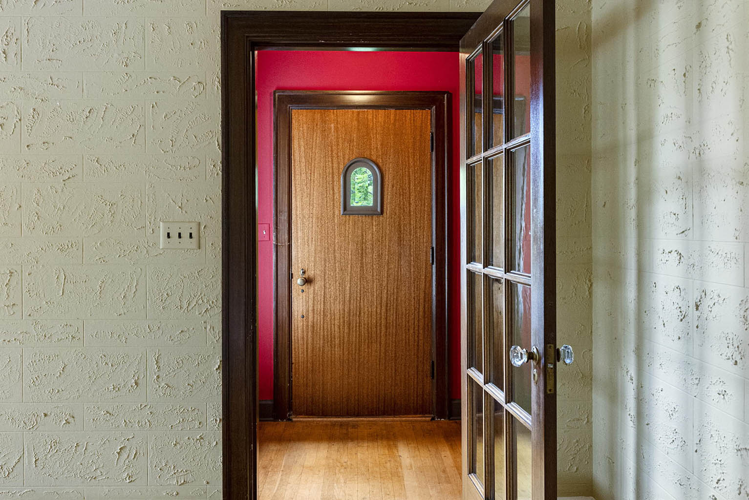 Enclosed entry foyer