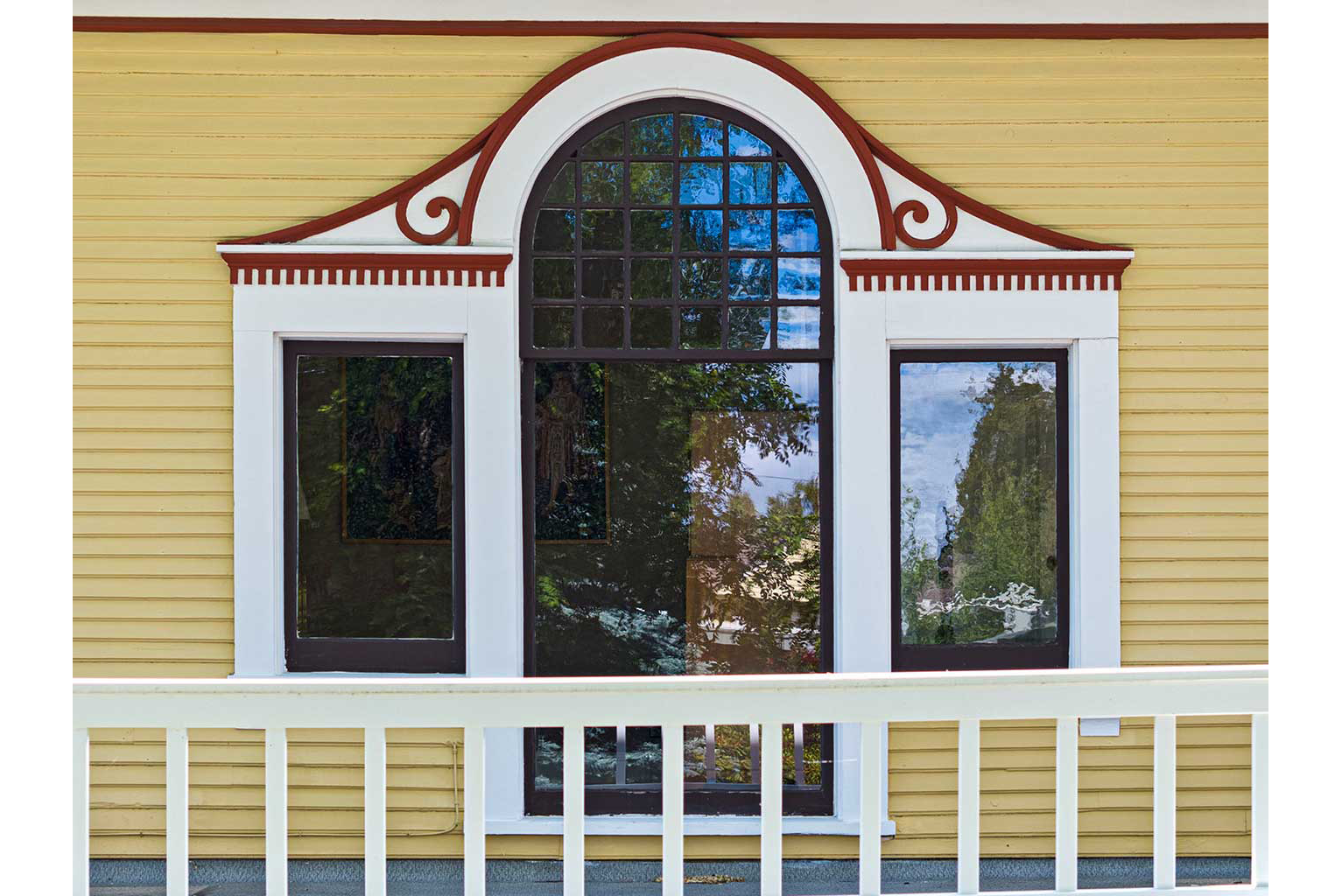Palladian window detail