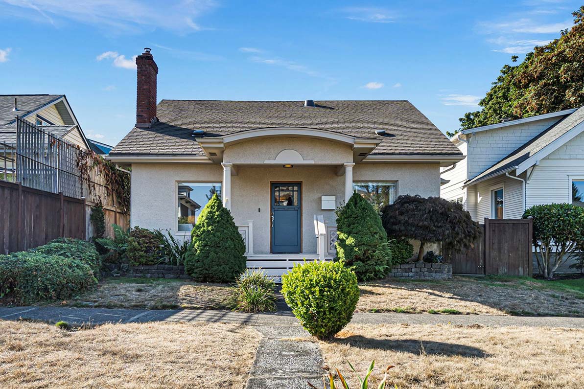 1921 Craftsman bungalow just blocks from Proctor shops and restaurants