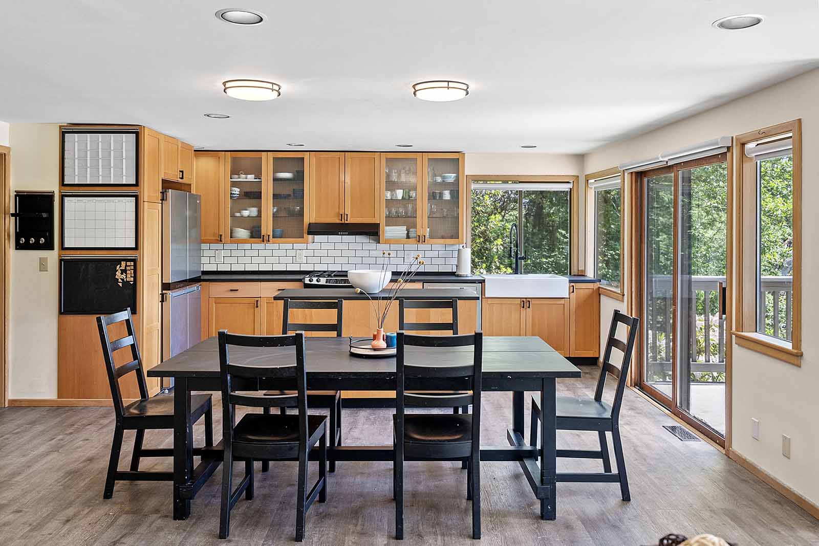 Dining area off the kitchen