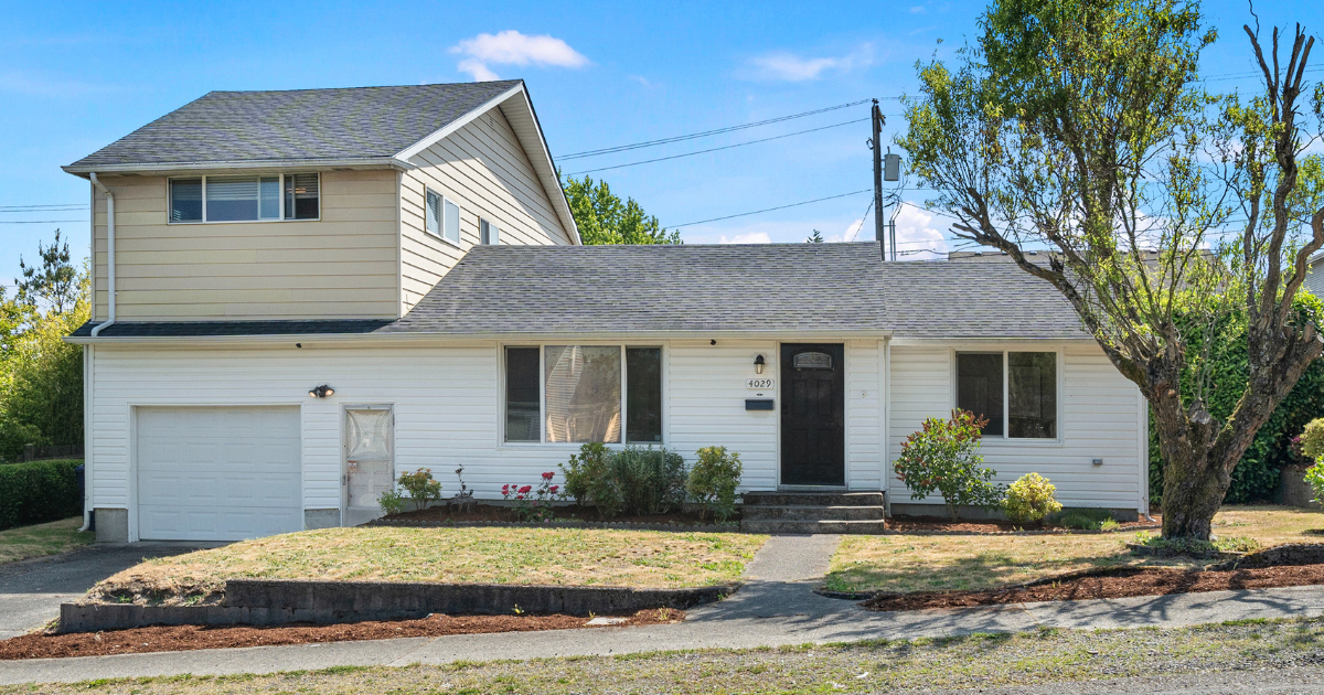 Spacious 1940s McKinley Hill traditional