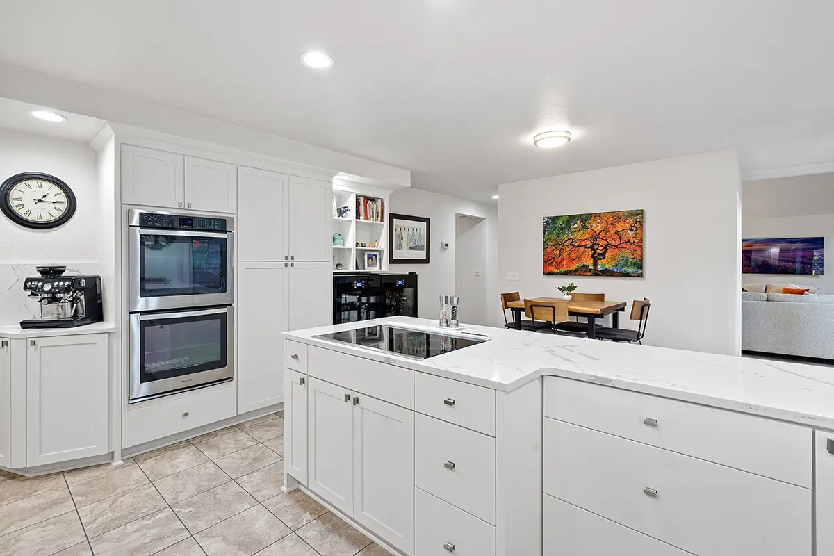 Updated kitchen with breakfast area