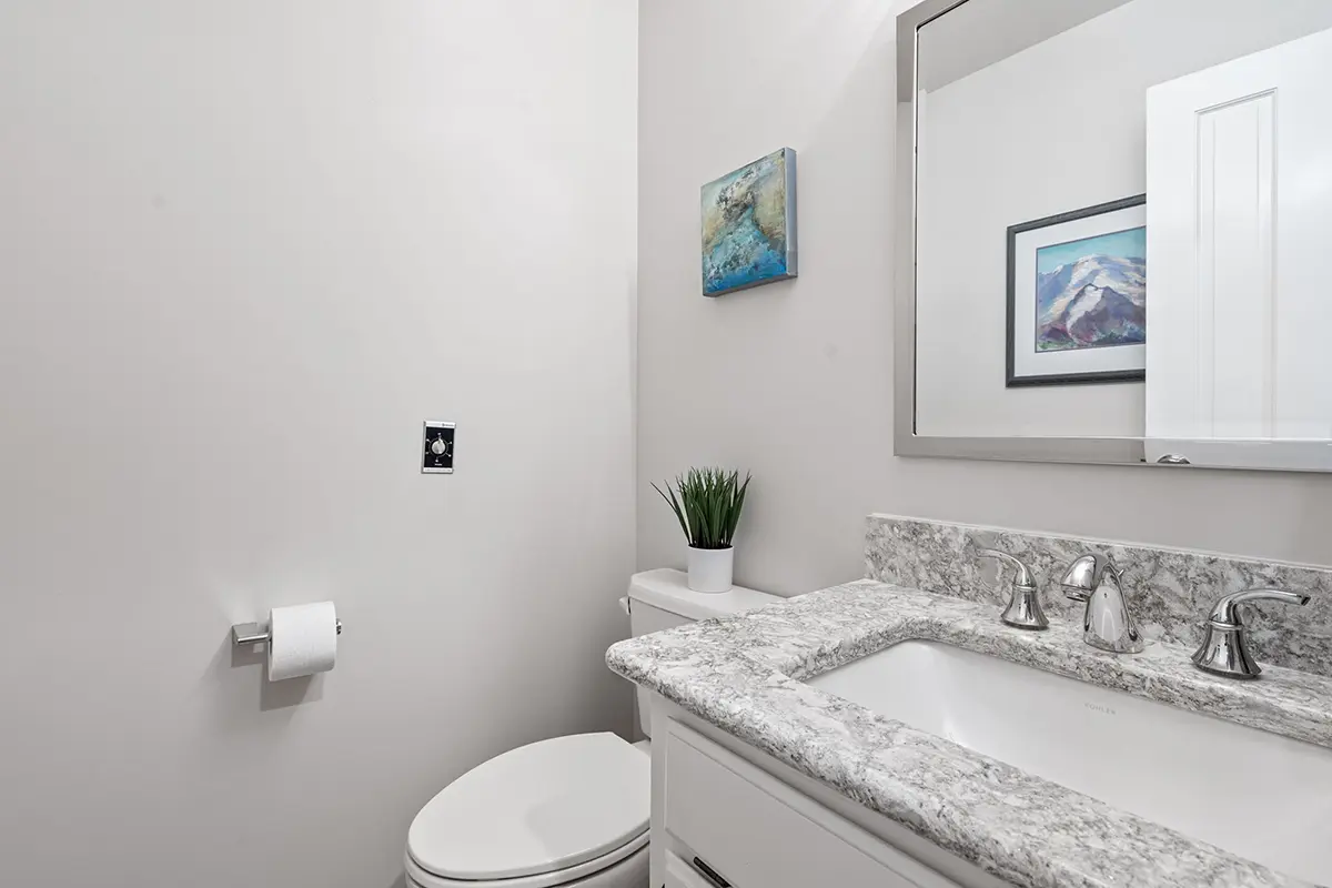 Half bathroom on the entry level
