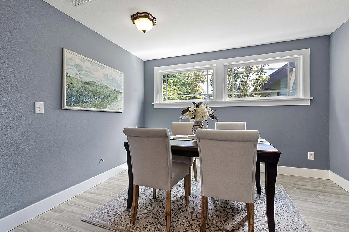 Dining room off kitchen